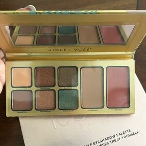 Eyeshadow bundle Violet Voss Pretty in Pink and Iconic London Treat Yourself